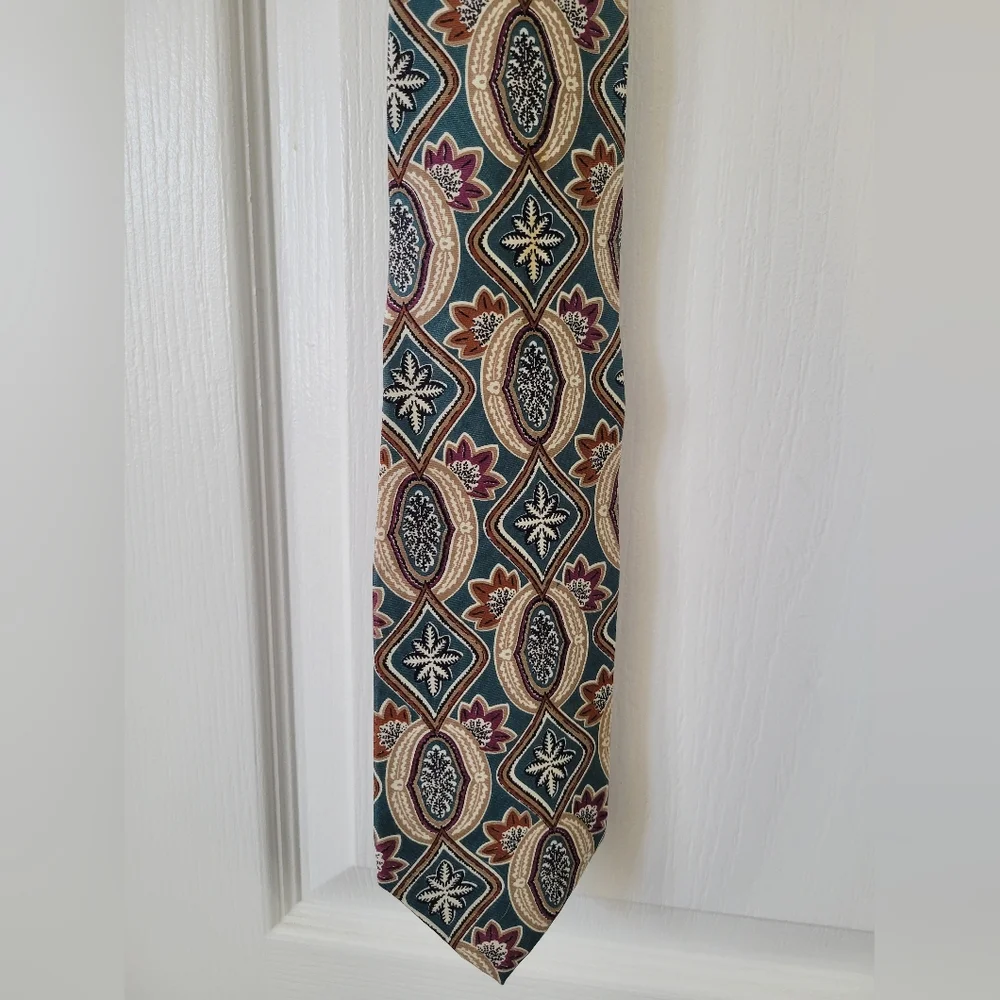 Christian Dior CD1 100% Silk Tie Designer Burgundy Green Pattern Luxury Necktie